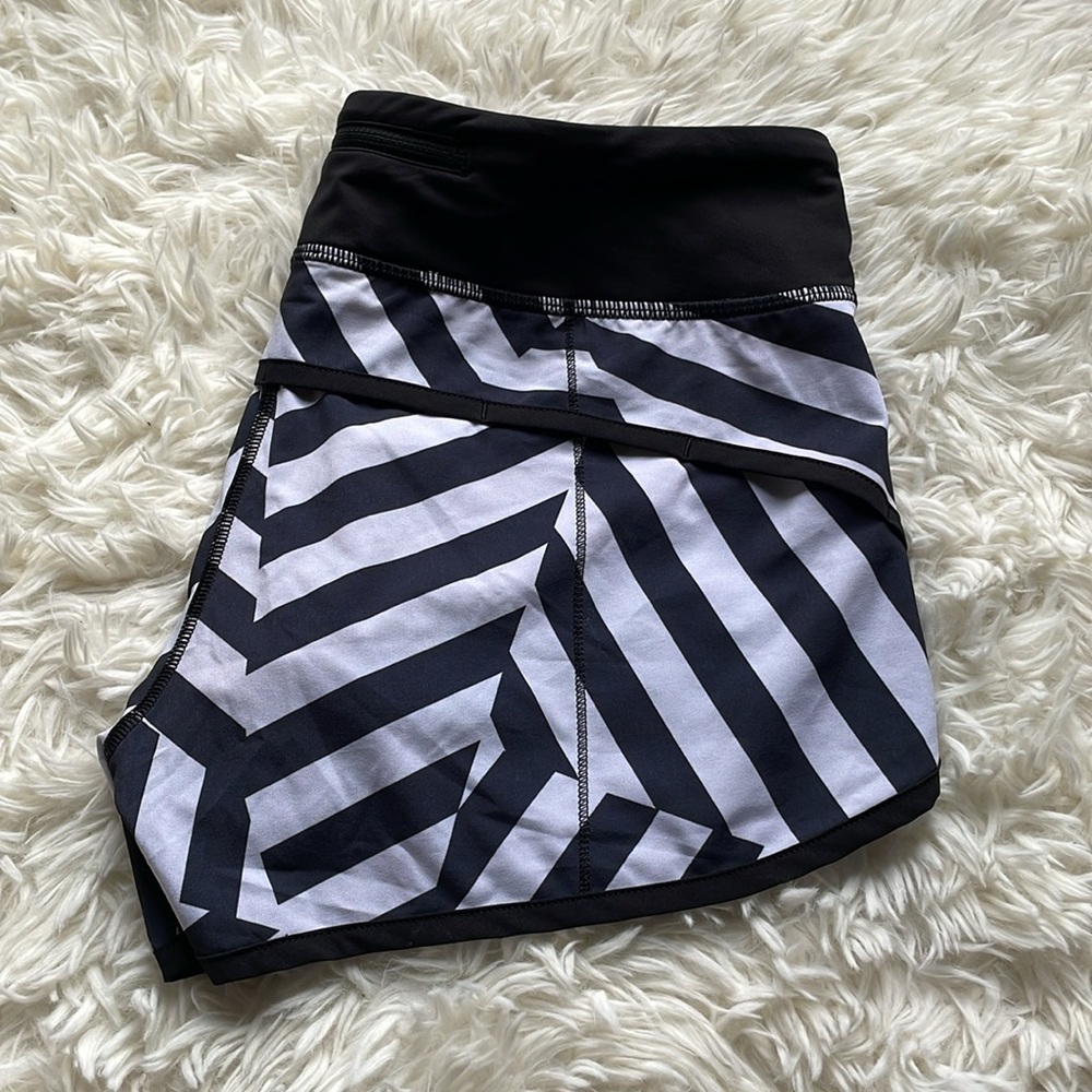 Lululemon Speed Shorts 6 Which Way Sway